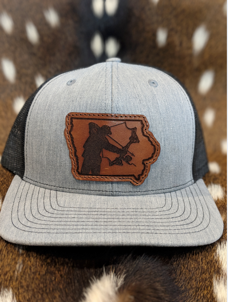 State of Iowa Bowfisherman Patch Hat - Shirt Guys Bowfishing and Hunting T-Shirts